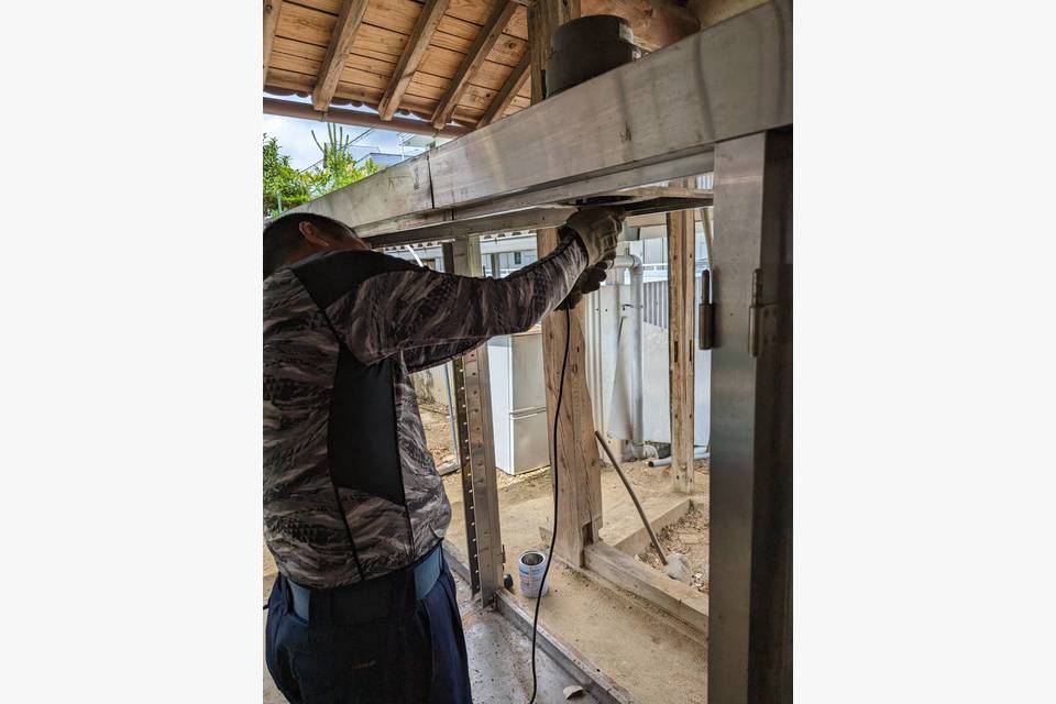 業務用の棚を解体する仕事の依頼がありました☆の画像