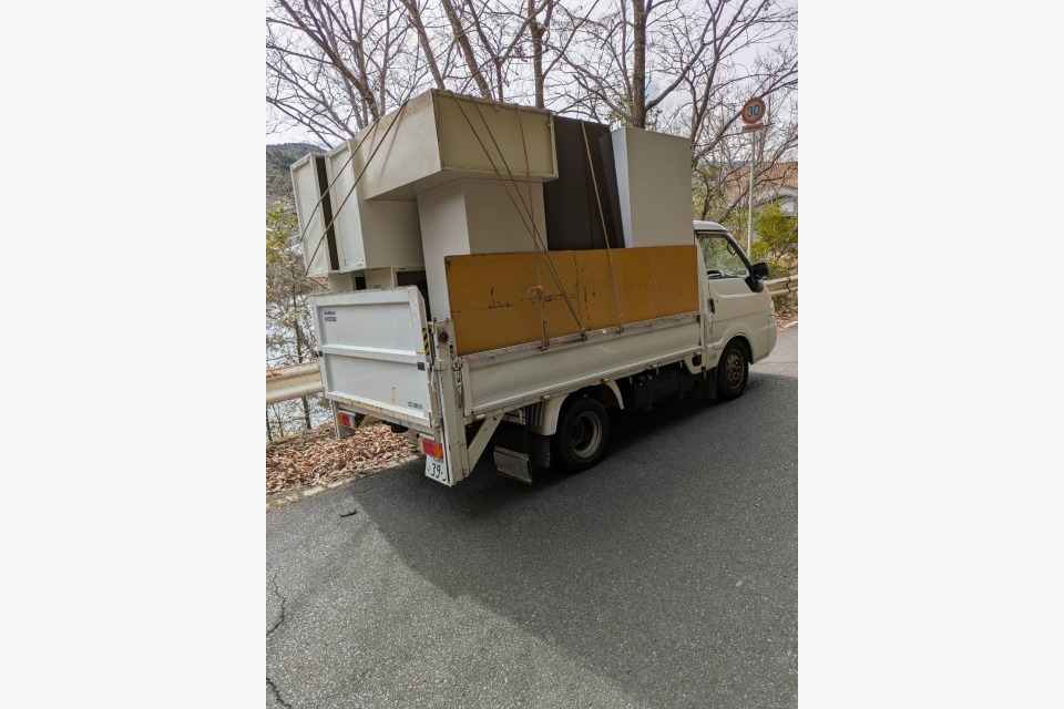 広島市西区の事務所移転のため不用品を回収に行きました♪の画像