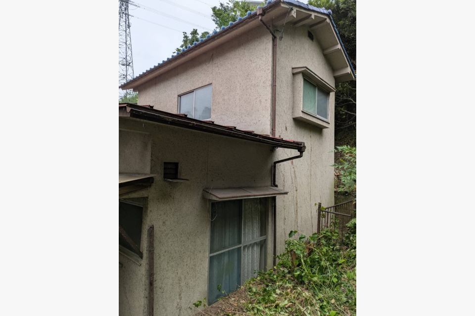 広島市内の空き家の草取りをしました☆の画像